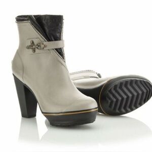 Sorel Medina Size 6 Taupe Grey Black Heeled Rubber Ankle Rain Boot New with box